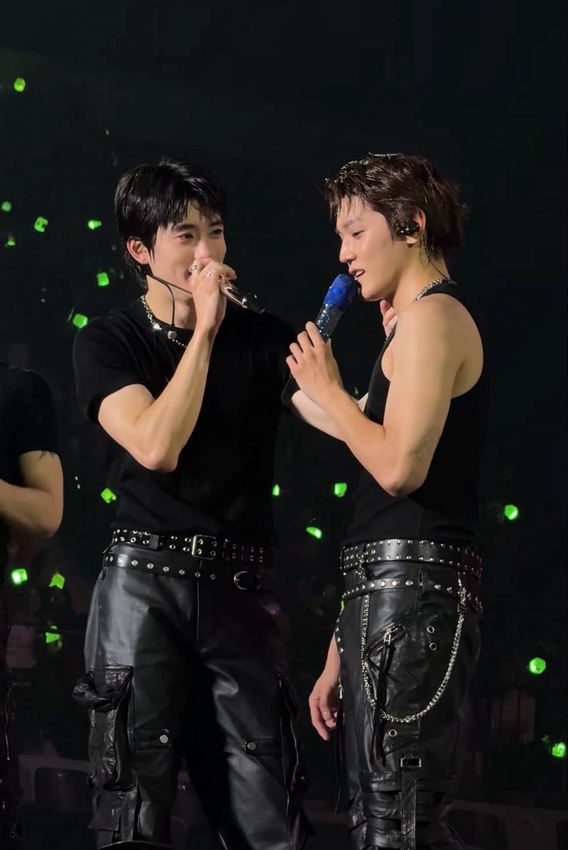 bubu_jy's tweet photo. เห้ยยยยยย นี่คุณใช้หน้าที่การงานในทางที่ชอบหรอคะแจยง เอาอีกค่ะ!!!

Cr. bbyhaeyongie https://t.co/1M3XcBgndo