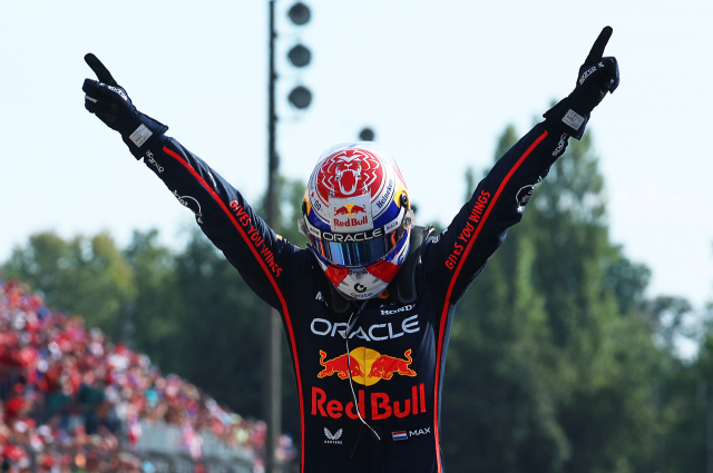 RBR_Daily's tweet photo. MAX VERSTAPPEN DOES IT.

HE TAKES HIS FIRST POLE POSITION OF THE SEASON. https://t.co/1nGtIMIiTH