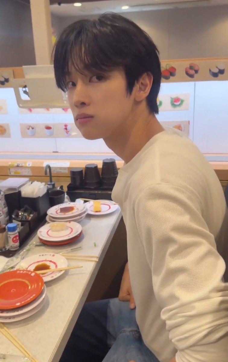sodakissume's tweet photo. 성찬 남친짤 https://t.co/6uu1BpogpH
