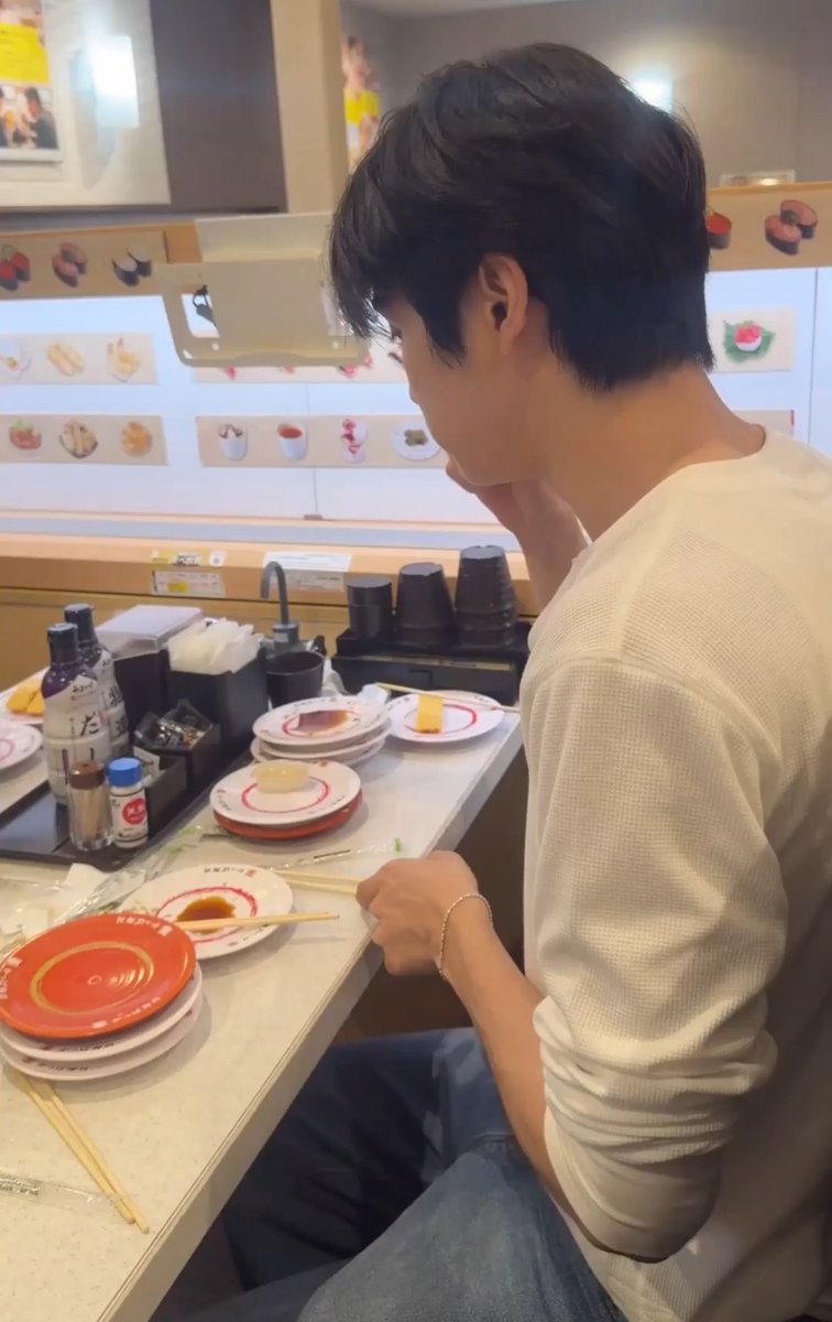 sodakissume's tweet photo. 성찬 남친짤 https://t.co/6uu1BpogpH