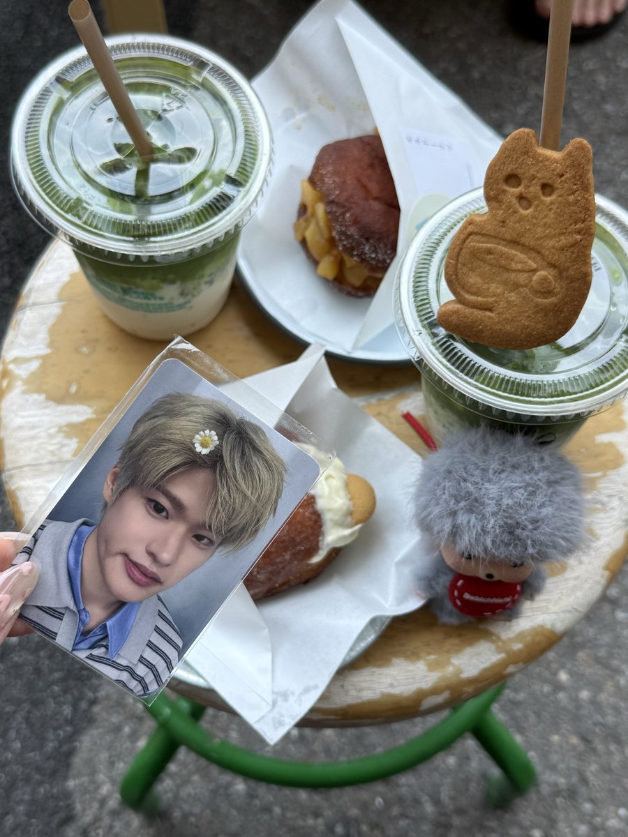 xxmie21's tweet photo. 호핀치는 호지지만 말차도 정말 조아함 
그리고 갑자기 남자사진 꺼내들어도 나랑 놀아주는 친구들이 있어서 고마움 ㅋㅋ 💚 https://t.co/D0RJpOCEKQ