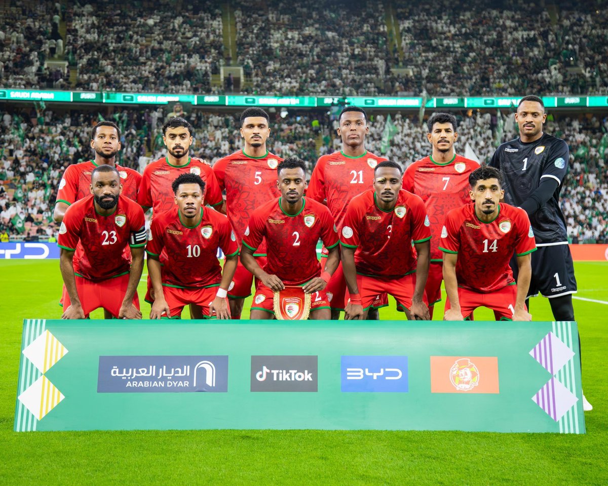 gaboob_ali's tweet photo. لعلها تصل للاعبي منتخبنا عُمان

لأجل الوطن ولأجل من استهان بكم في برامج التحليل والقنوات الرياضية :

- فارق الإمكانات نتجاوزه بالعزيمة والانضباط وحب الشعار

- منتخب الإمارات مدجج بالنجوم لكننا نثق بأنكم قادرون على تجاوز أي نجم بإذن الله

همتكم رؤوسكم مرفوعة ورؤوسنا مرفوعة بكم https://t.co/pXDfR9rVti