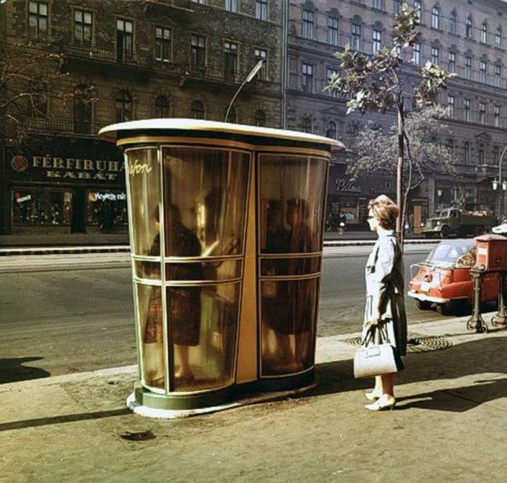 eastblocvisuals's tweet photo. Phonebooth in Budapest, 1960s. https://t.co/fQwwHLsPRJ