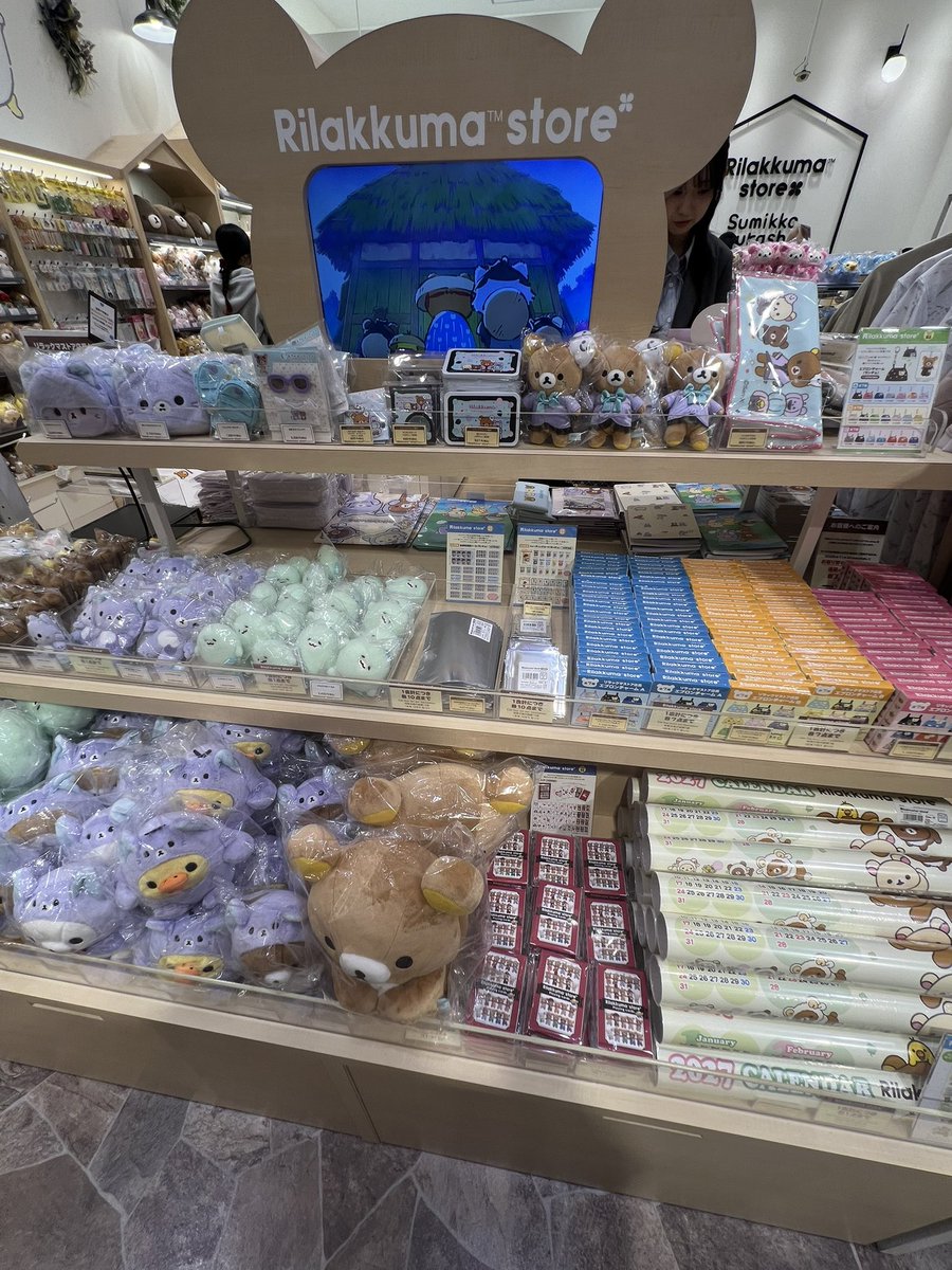 ari7773's tweet photo. 娘に遊んで貰って楽しかった。しかし帰ってしまったのでもう人生終わり。1ヶ月の旅行から帰る時位の寂しさを抱えて帰ろうと思います😥
後今日のお買い物🧸
リラックマストアじゃない店で探してたプチマスコットあって嬉しかった。娘用は水筒と鉛筆だけ、ぬいぐるみは元嫁に止められる🫩 https://t.co/aZBJk87j7V