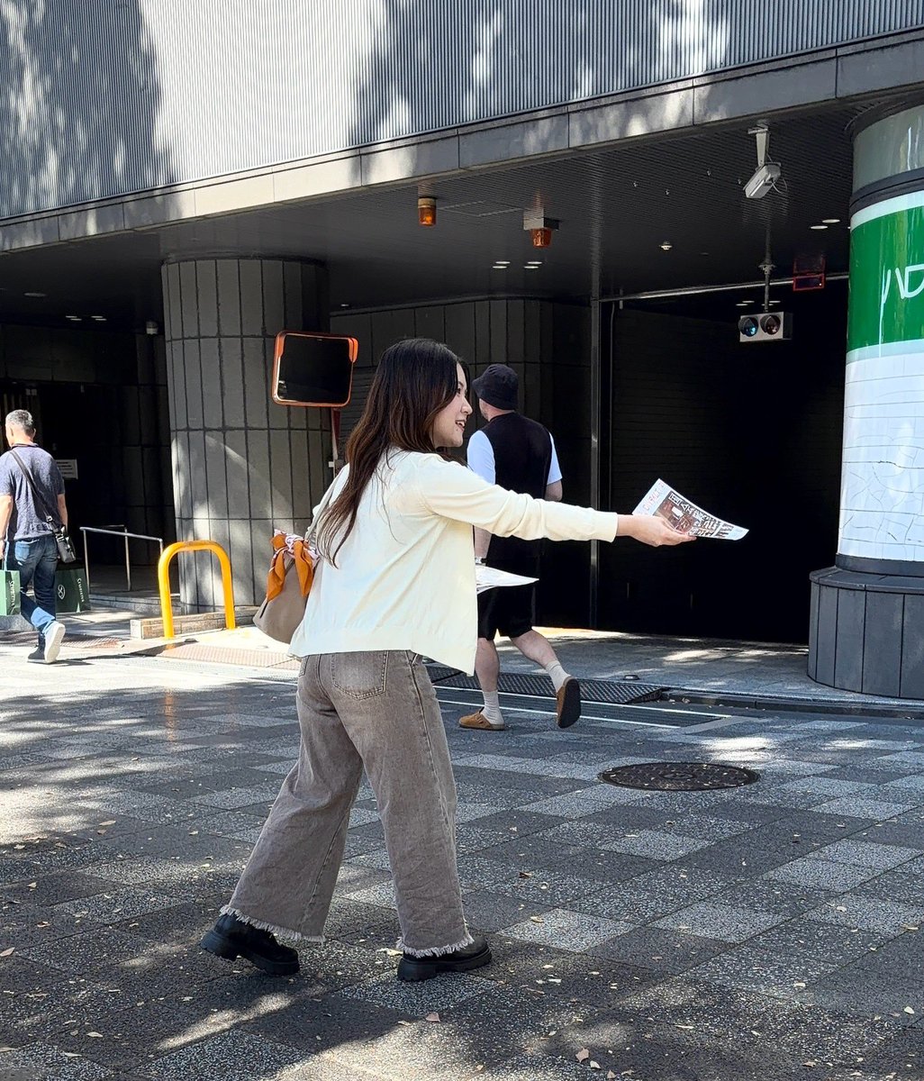 sanseito_kyoto_'s tweet photo. 【参政党青年局 全国一斉辻立ちin京都✨️】

10月3日(土)に烏丸御池交差点にて、京都青年局で辻立ちを行いました！🔥
京都は快晴でした！☀️

今週末、全国各地で青年局のメンバーが辻立ちを行います！見かけられた際は、ぜひ手を振っていただけると嬉しいです！✨️

＃参政党青年局
＃参政党京都 https://t.co/rjHO1UihDb