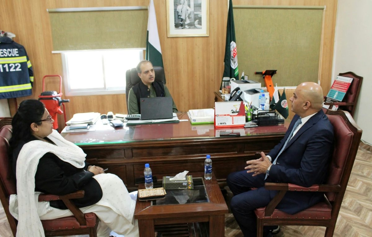 sharp_pak's tweet photo. CEO SHARP, Mr. Mudassar Javed, along with Adv. Qurat-ul-Ain &amp; Adv. Illumdin, held a meeting with Rescue 1122 Sindh in Karachi.
The delegation met with Dr. Abid Jalaluddin Shaikh, Chief Operating Officer / Director, Rescue &amp; Operations, &amp; Ms. Ayesha, In-charge, Emergency Rescue. https://t.co/4pD0kb86Xl