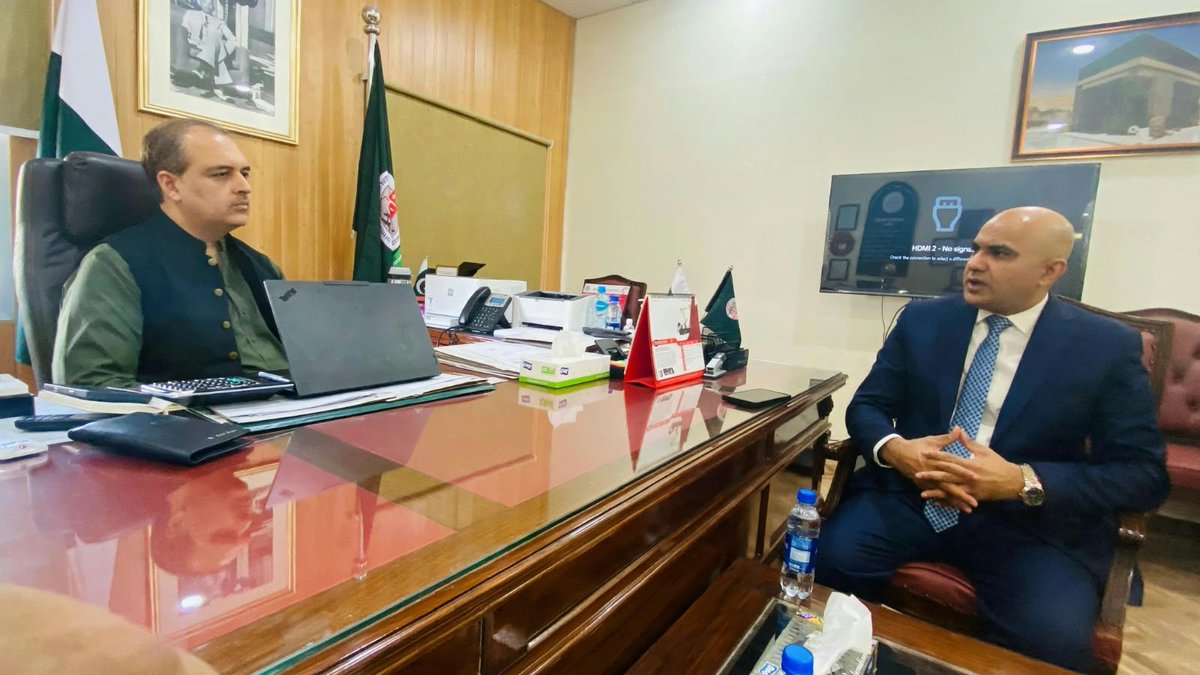 sharp_pak's tweet photo. CEO SHARP, Mr. Mudassar Javed, along with Adv. Qurat-ul-Ain &amp; Adv. Illumdin, held a meeting with Rescue 1122 Sindh in Karachi.
The delegation met with Dr. Abid Jalaluddin Shaikh, Chief Operating Officer / Director, Rescue &amp; Operations, &amp; Ms. Ayesha, In-charge, Emergency Rescue. https://t.co/4pD0kb86Xl
