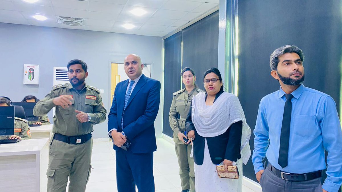 sharp_pak's tweet photo. CEO SHARP, Mr. Mudassar Javed, along with Adv. Qurat-ul-Ain &amp; Adv. Illumdin, held a meeting with Rescue 1122 Sindh in Karachi.
The delegation met with Dr. Abid Jalaluddin Shaikh, Chief Operating Officer / Director, Rescue &amp; Operations, &amp; Ms. Ayesha, In-charge, Emergency Rescue. https://t.co/4pD0kb86Xl