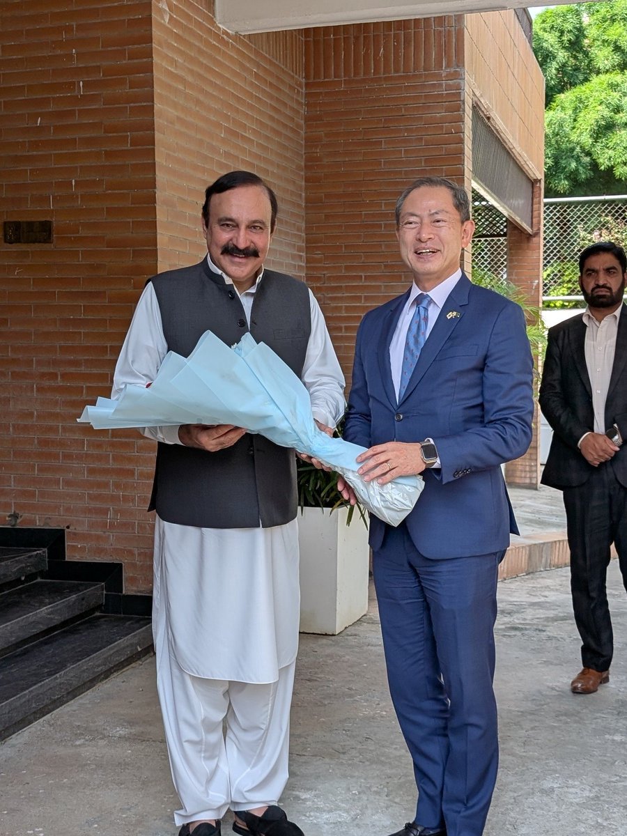 JapaninPak's tweet photo. Ambassador AKAMATASU was welcomed by Minister for Parliamentary Affairs Tariq Fazal Chaudhry (@DrTariqFazal) at his residence. They exchanged views on a wide range of issues, including Japan-Pakistan bilateral relations, the regional and international developments.
#JapanPakistan https://t.co/cXAYHea7Qr