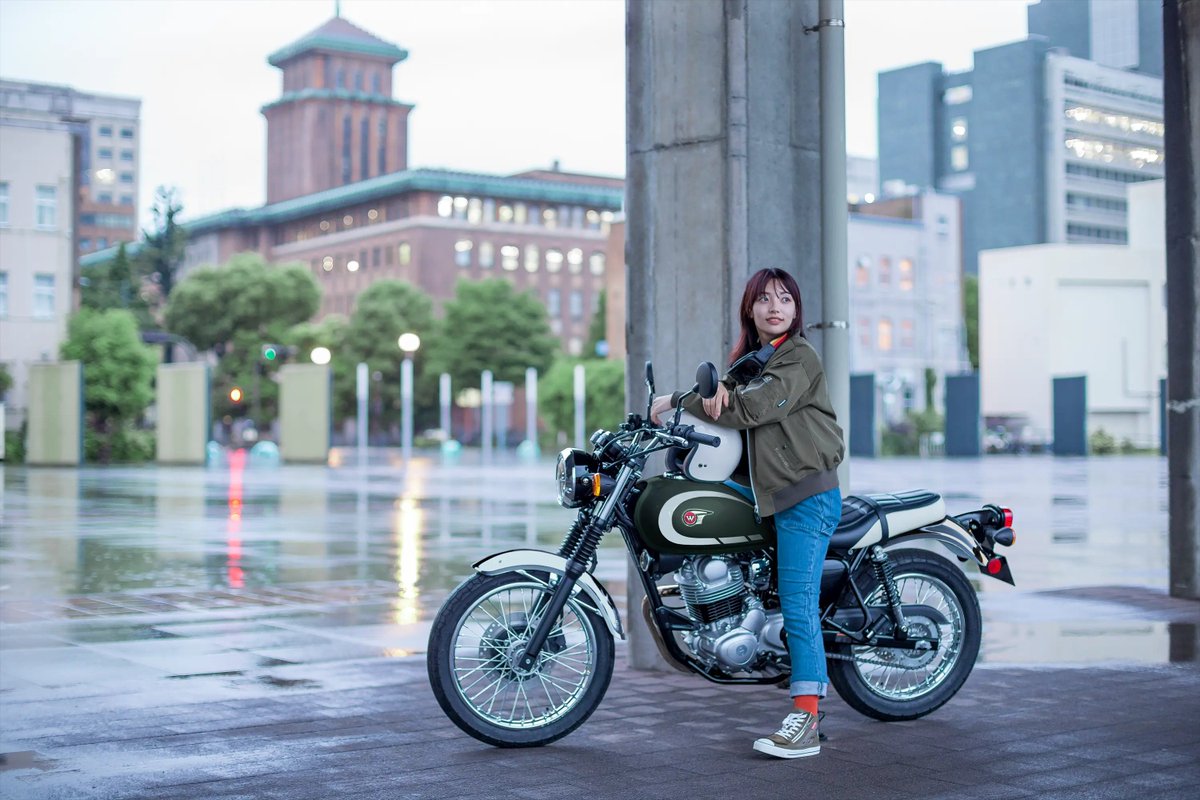 WorldOfCarsIND's tweet photo. @Kawasaki_News Key specs of the Kawasaki W230:
• 233cc air-cooled single-cylinder engine
• 18 hp @ 7,000 rpm
• 18.6 Nm @ 5,800 rpm
• 6-speed gearbox
• 143 kg kerb weight
• 745 mm seat height
No major mechanical changes for 2027.
#RetroMotorcycle #WorldOfCars https://t.co/1G0BMIShSL
