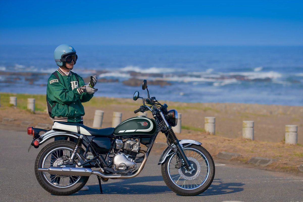 WorldOfCarsIND's tweet photo. @Kawasaki_News Key specs of the Kawasaki W230:
• 233cc air-cooled single-cylinder engine
• 18 hp @ 7,000 rpm
• 18.6 Nm @ 5,800 rpm
• 6-speed gearbox
• 143 kg kerb weight
• 745 mm seat height
No major mechanical changes for 2027.
#RetroMotorcycle #WorldOfCars https://t.co/1G0BMIShSL