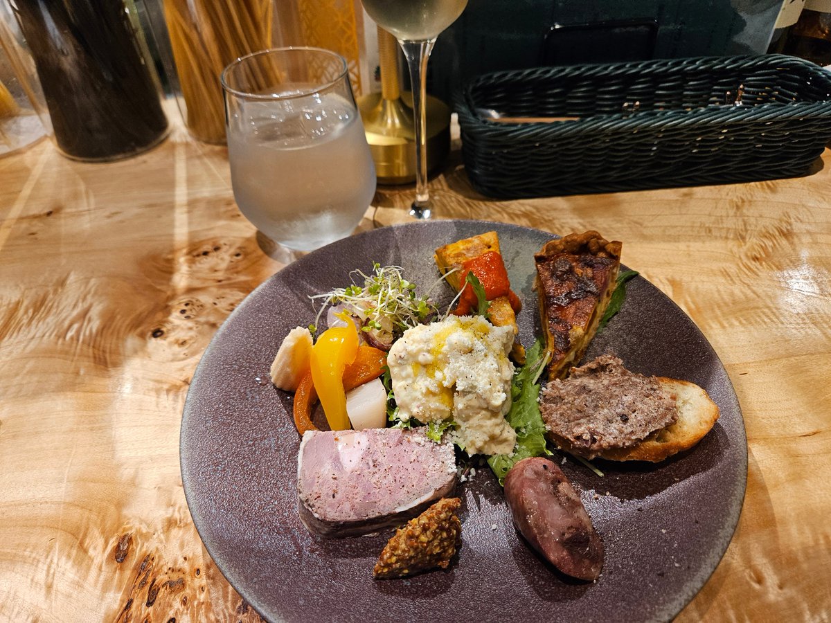 spring5716's tweet photo. 念願の大阪のジビエ
BISTRO AKIJIさん✨️
ヒグマのハム🧸、猪レバーのテリーヌ🐗、
鹿のタルタル🦌
絶品でござる🤤
#おつまみ #晩酌 #ジビエ
#お酒好きな人と繋がりたい https://t.co/PBXAZohWub