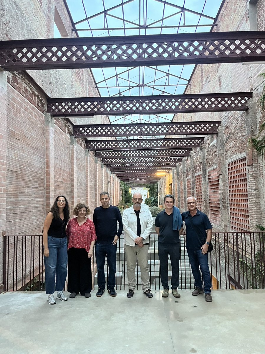 Paperdevidre's tweet photo. 💥 Gran NIT DE CONTES de tardor al Vapor @prodisterrassa amb @sebastialzamora @ClaudiaRiusL Jordi Palet i Anaïs Vila, amb cent trenta persones de públic 

Visca les Nits de conte! https://t.co/C95IHaq93J
