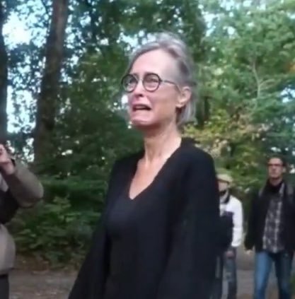 Lolpot15's tweet photo. È a causa delle donne liberali piagnucolose (il pianto non è sincero, è un'arma) che i pompieri vengono dati fuoco dai migranti e questi ultimi ridono e lo filmano... https://t.co/o8lODs4Yyu