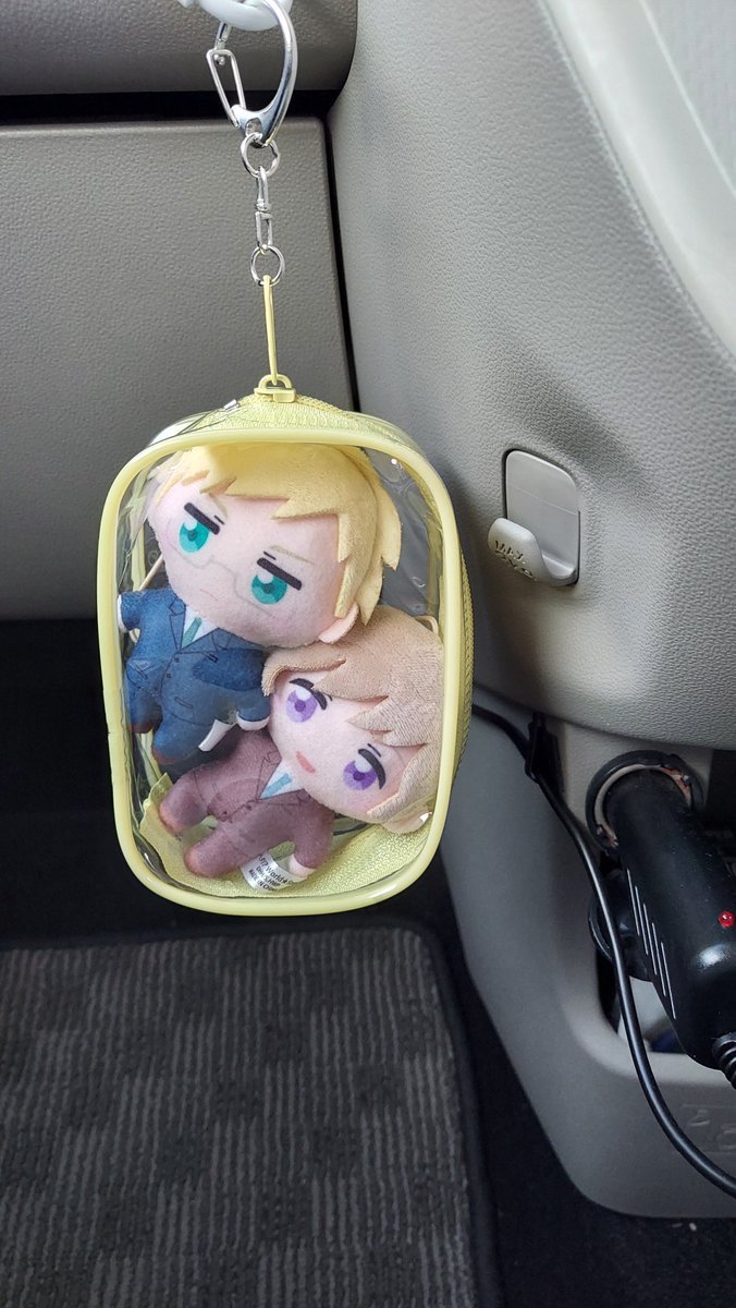 sverige_ash's tweet photo. この間のぬいを車にぶらさげておくことにした
こうすれば行く先々で気軽にぬい活ができちゃうじゃん天才！ https://t.co/zazd7UpwIL