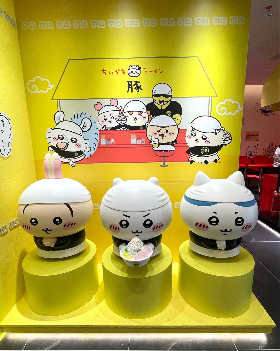 nodachica's tweet photo. 上海のちいかわラーメン豚、行ってきた〜

店内もちいかわだらけでかわいかった
お値段も良心的で、Tシャツが可愛すぎて買っちゃった…！

ラーメンはミニでもかなりの量

写真撮るなら双人座(テーブル席)より单人座(カウンター席)がおすすめ🥹 https://t.co/UyXQzeWznE
