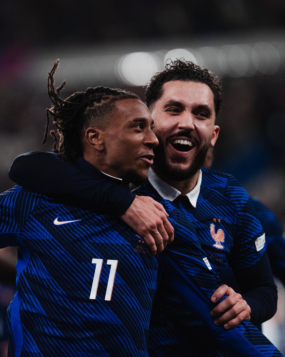 _BeFootball's tweet photo. Qui sent le + le football entre Olise et Cherki ? 🇫🇷💎 

📸 @equipedefrance https://t.co/KPLcBc5ySV