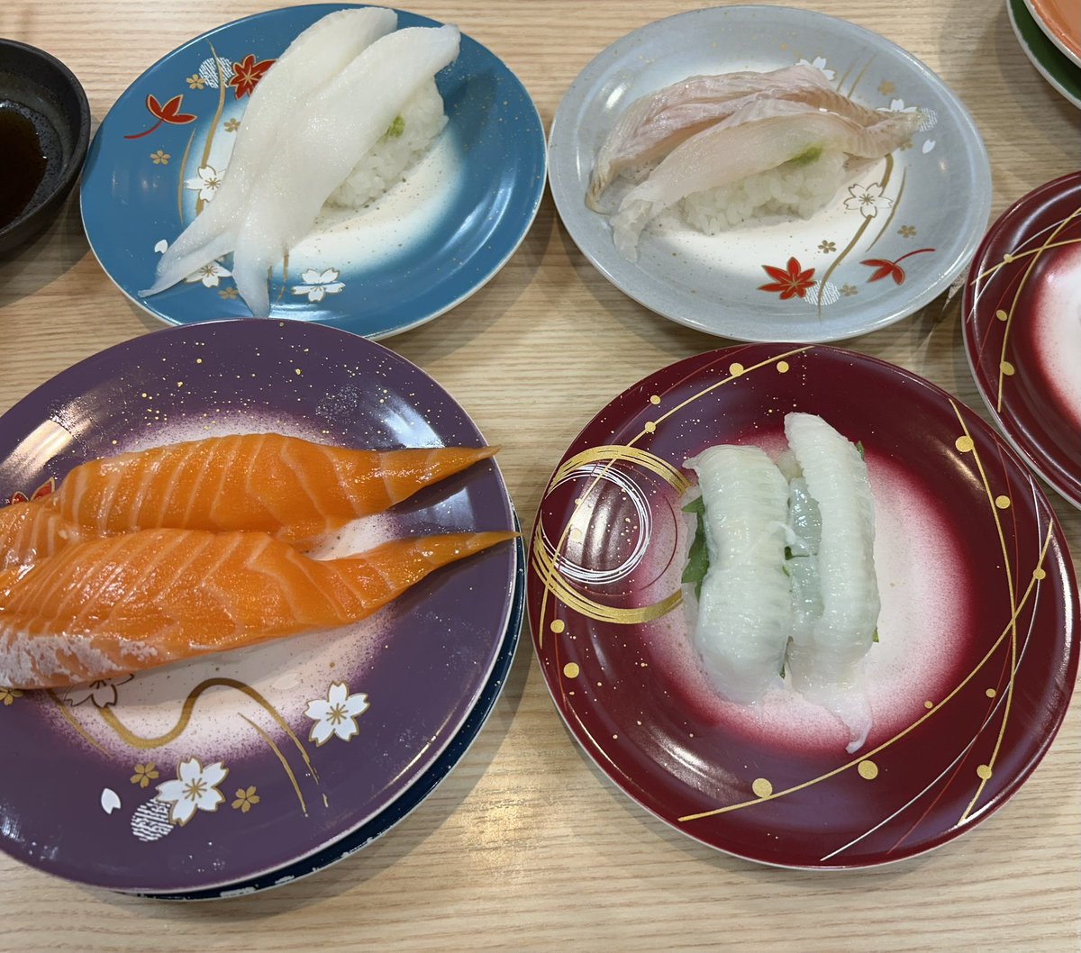 ysSyunpi's tweet photo. エースバーン、KP、お寿司。 https://t.co/nDU5W5Tp70