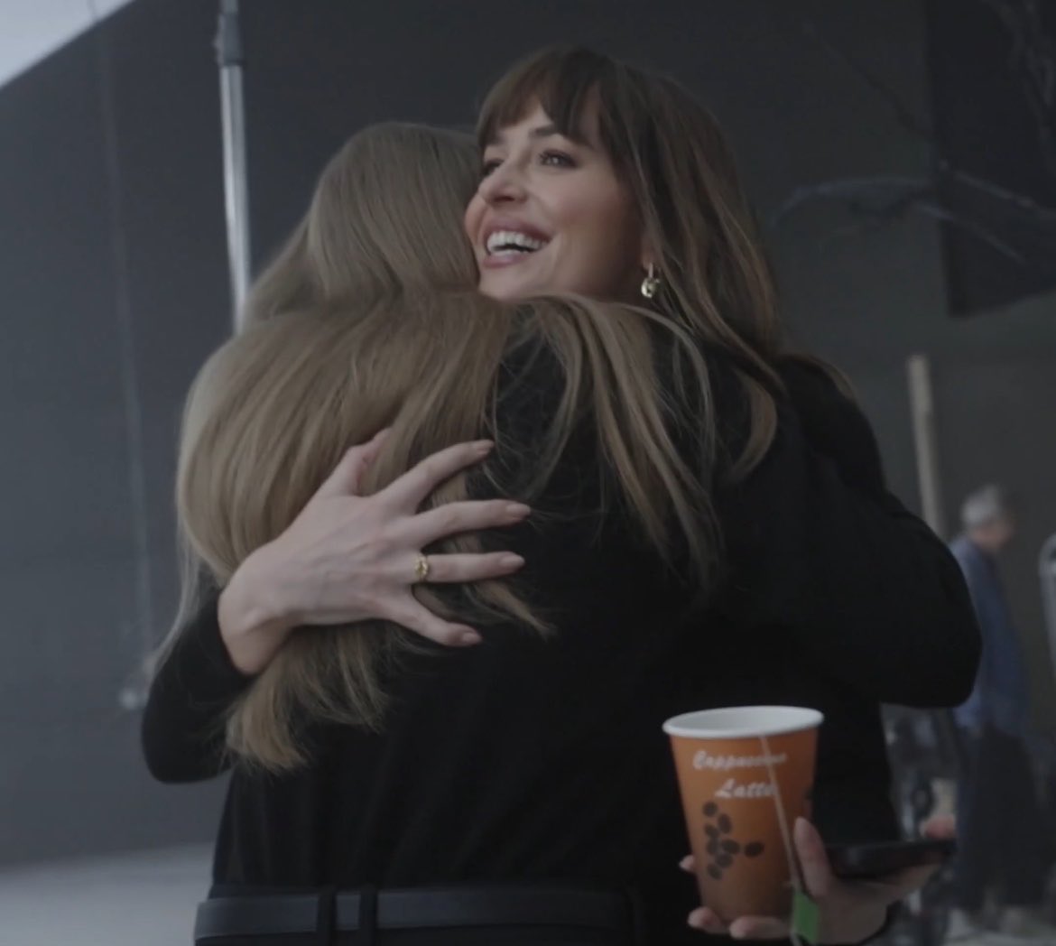 maisiesivy's tweet photo. the amount of taydakota hugs we have now https://t.co/gR3nO3tZfq