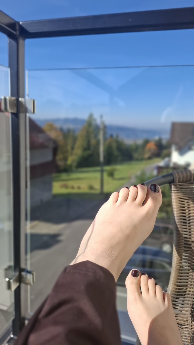LiliannaQuee's tweet photo. Catch me in the morning 👅

Write dm for serious offers💸
#footfetish #feet #moneyslave #footpics #fandom #feetfetish https://t.co/An7ifacJ9f