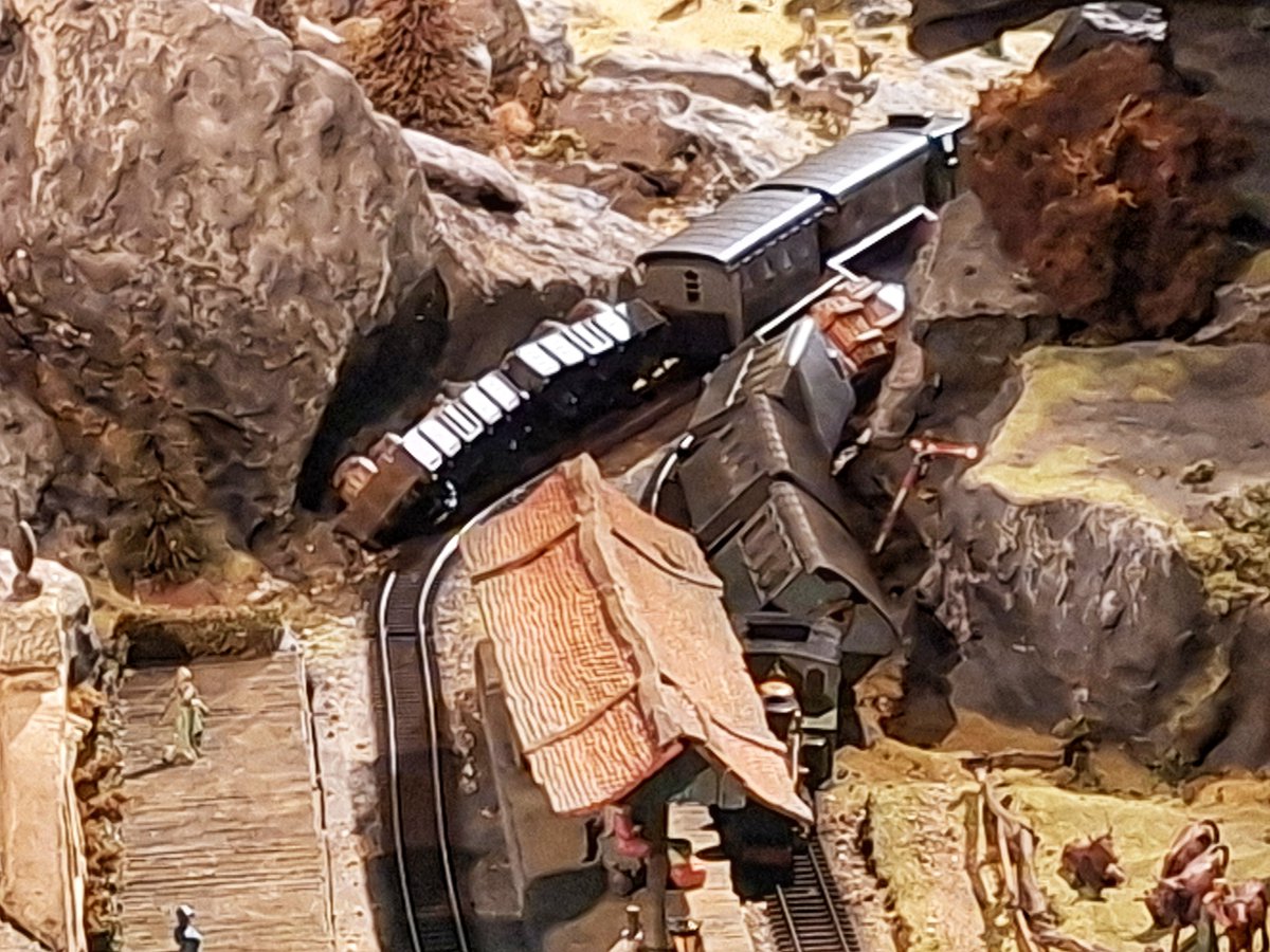 JeroenvdSterren's tweet photo. Update Diorama🚧📷 Helaas is het ontsporen van de treintjes wederom een feit na paar dgn geen ontsporen nu weer meerdere treintjes ontspoort helaas. Mag ff naar gekeken worden #efteling #diorama @NielsKooyman https://t.co/LowFQHeRAT