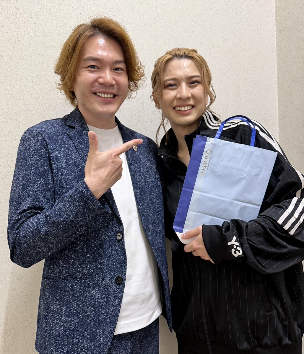 V_T_Sato's tweet photo. 岡宮来夢
ファーストソロコンサート 『The Fanfare』

観てきましたー！！！！
めっっっっちゃんこ良かった♪

来夢くんの歌声もダンスも
パフォーマンス全部が
エンターテイナー！！
彼の持つ温かな人柄の良さも
随所に感じられる素敵なコンサート！

ゲストは浦井健治さん
二人のデュエットも
思い出話からの胸熱な一曲でした☆

大澄賢也さんの演出も
エレガントでパワフルで
最っっっ高にカッコ良かった♪

来夢くんには応援したくなる
不思議な優しい力があります！
来夢くん！！またいつか舞台の上で
ご一緒しようね♪

#岡宮来夢
#エンターテイナー
#彼との出会いに感謝