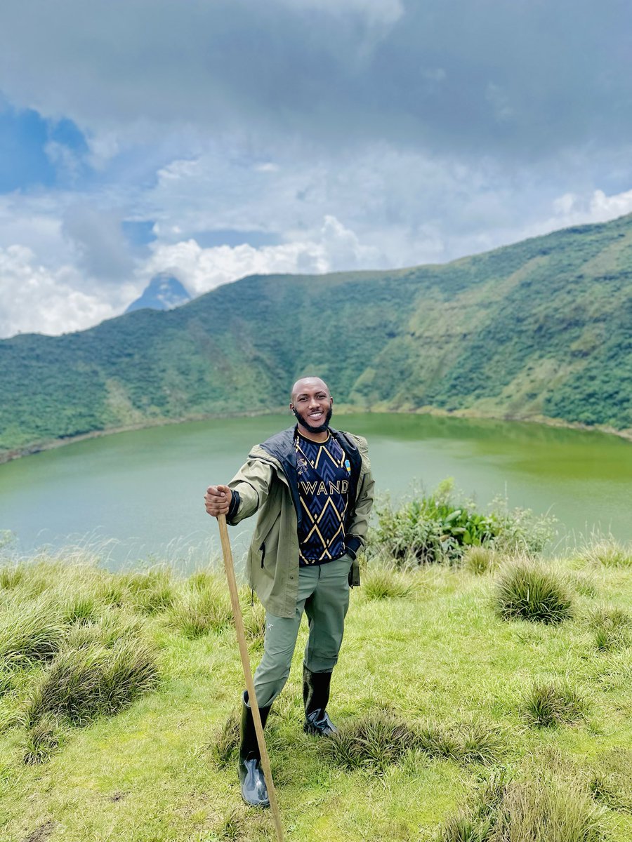 Ntwarioli's tweet photo. What a beautiful way to spend your birthdayโฆ at 3,711 m above sea level, on top of Bisoke Volcano. ๐๏ธโ๏ธ๐โจ Guys our country is truly beautiful, come experience it for yourself. ๐ท๐ผโค๏ธ
#VisitRwanda #Bisoke #Octoberlibra https://t.co/Fc5XrqPyRi