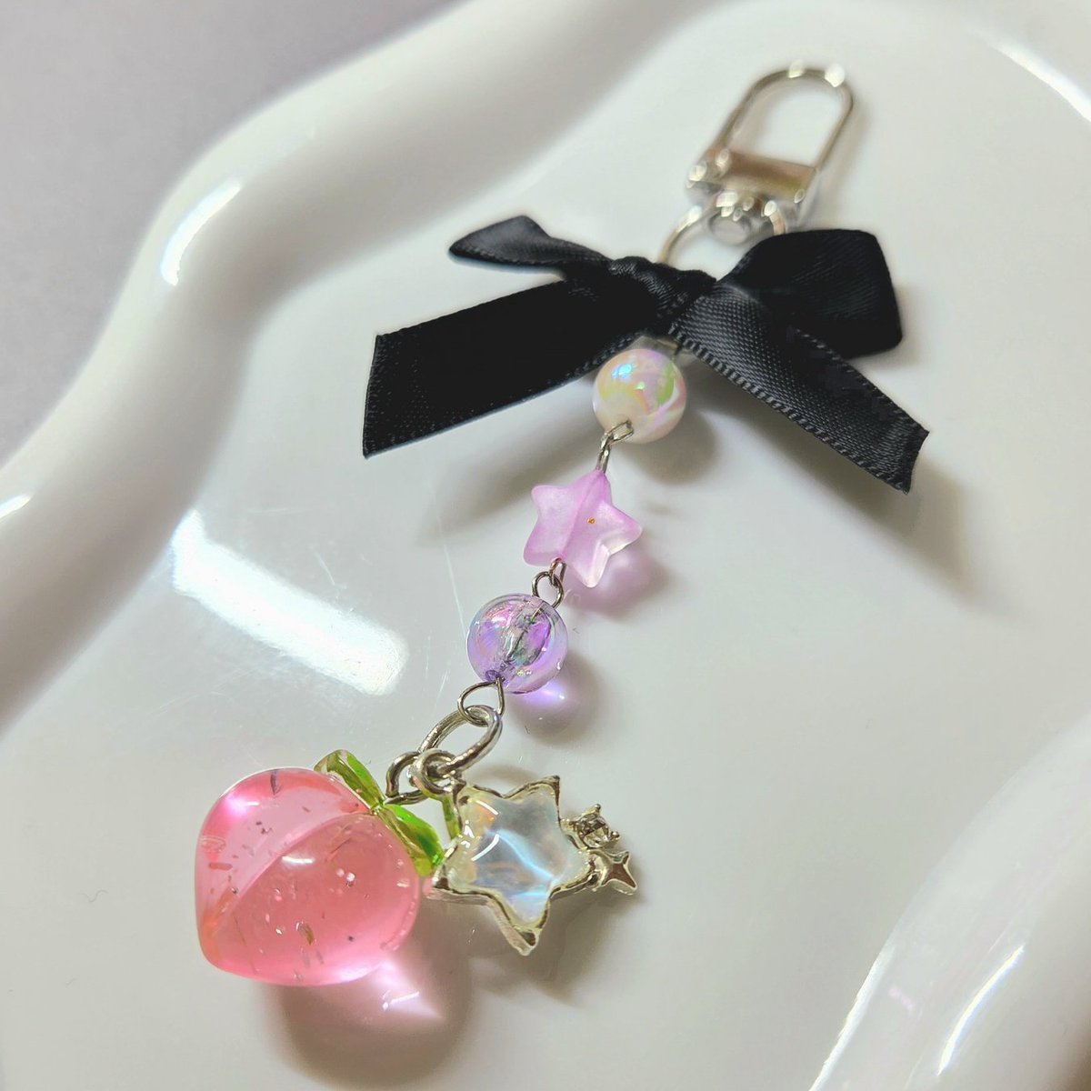 Tea_latteko's tweet photo. 桃のチャーム🍑
#ビーズアクセサリー
#ハンドメイド https://t.co/QLJS6D9KZf