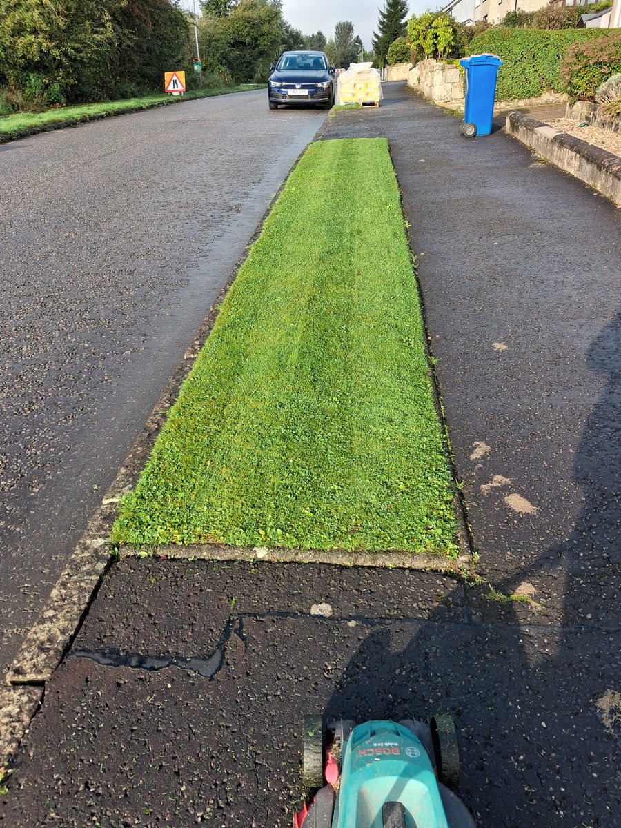 dadbegg's tweet photo. Over the years we've tried to keep the wee bit of grass between the road and the pavement a touch tidier, &amp; then along comes a driver delivering next door, who couldn't care less, &amp; in seconds undoes years of work. "Thanks", pal. https://t.co/GN5H3Kv9y1