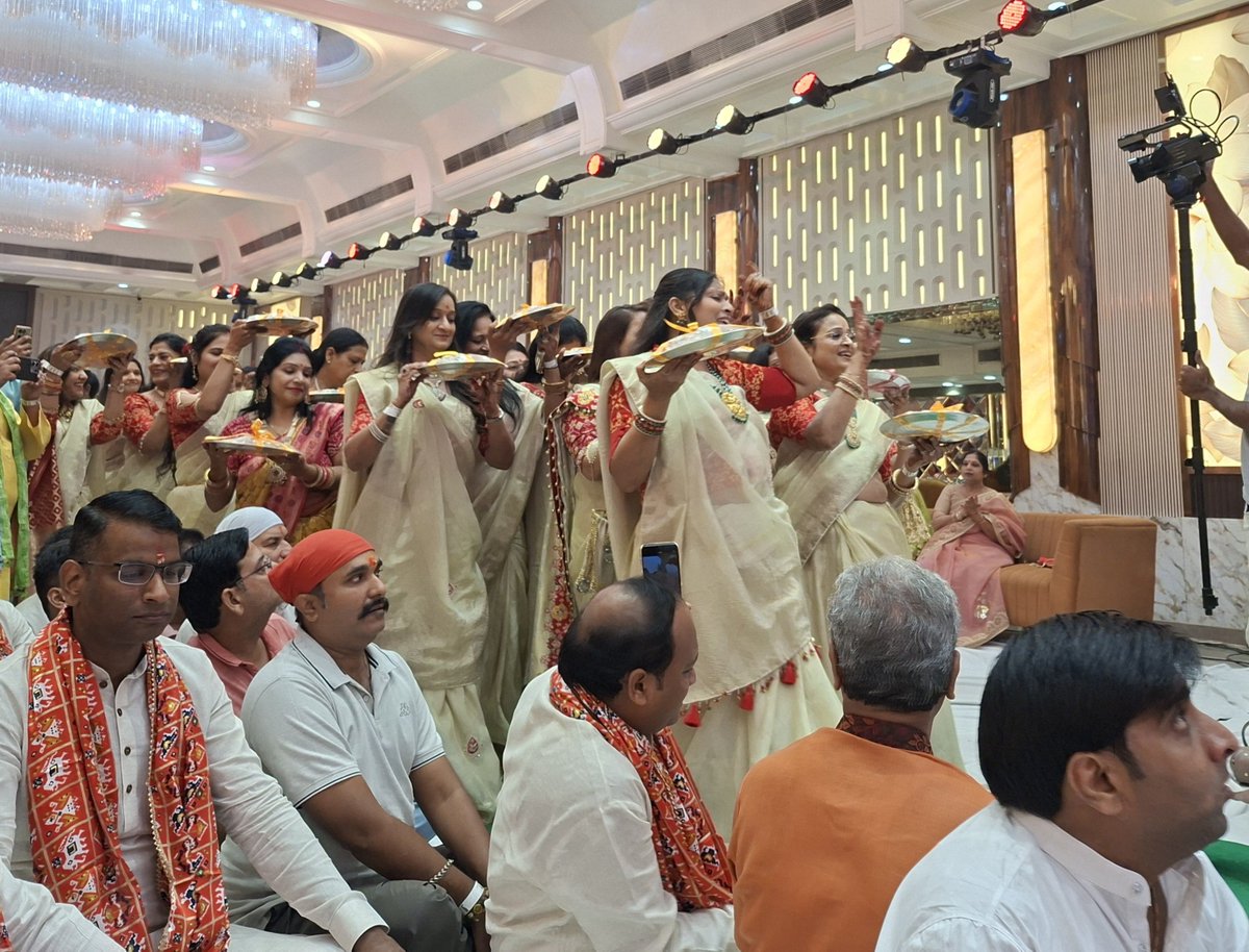 arvindgargbjp's tweet photo. श्री खाटू श्याम सेवा समिति कमला नगर द्वारा आयोजित श्री श्याम संकीर्तन में बाबा का आशीर्वाद प्राप्त किया।
#BJP4IND #BJP4Delhi #ArvindGarg https://t.co/Ff1P7jjjXY