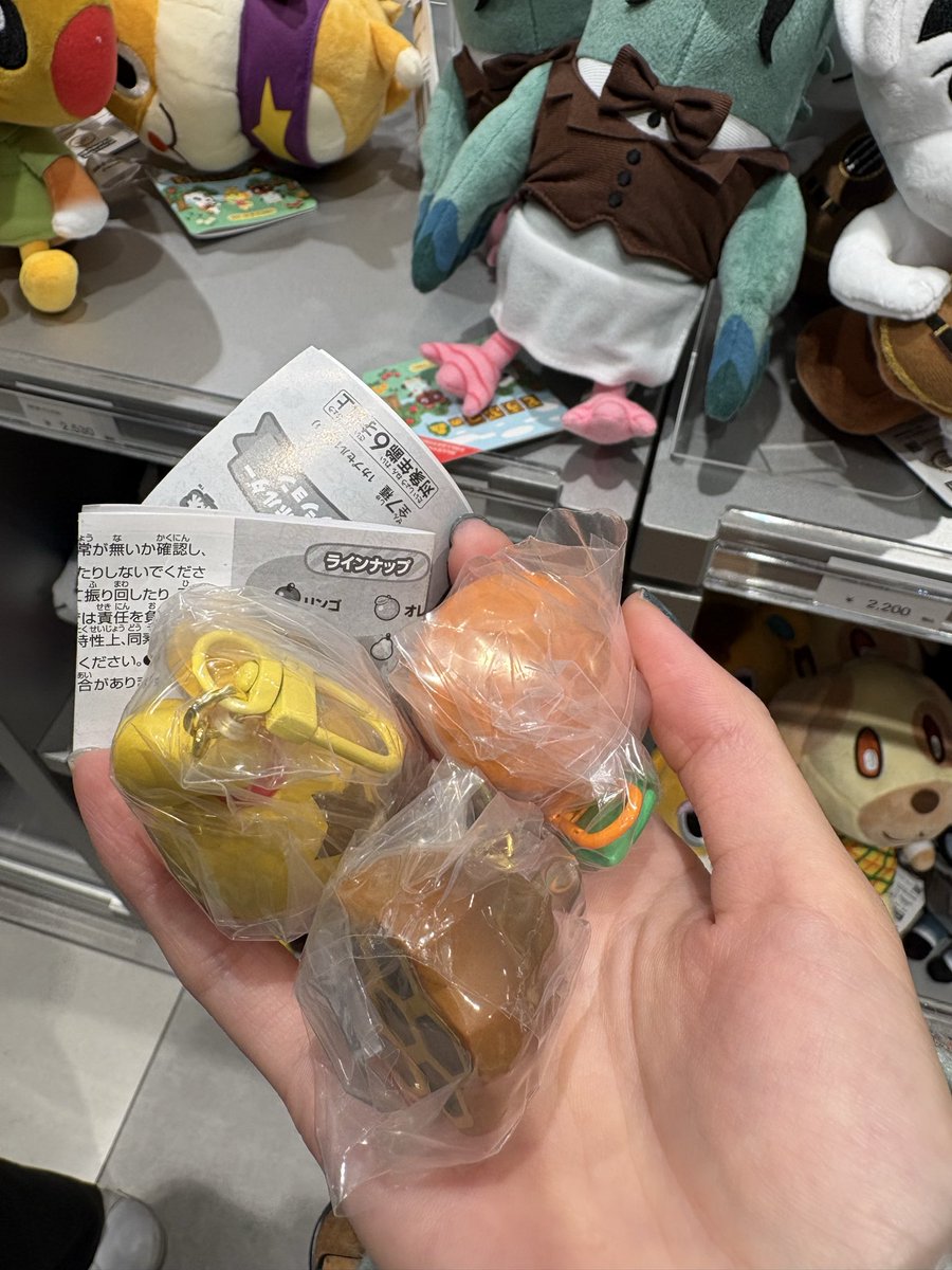0811053_chr's tweet photo. 交換 どうぶつの森 あつ森 フルーツキーホルダーコレクション ガチャ Nintendo KYOTO ニンテンドー 任天堂　京都

譲:オレンジ、ベル袋、ハチの巣

求:さくらんぼ、なし

現在Nintendo KYOTOにいます。
検索からでもお気軽にお声がけください https://t.co/7TmlDLI502