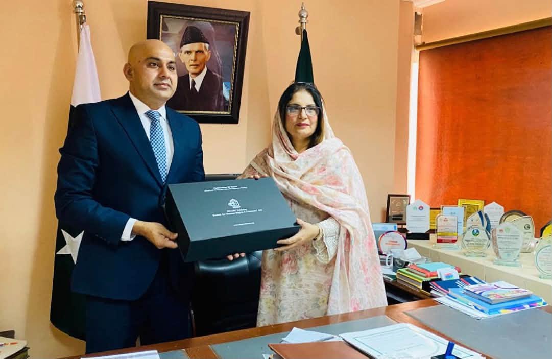 sharp_pak's tweet photo. CEO SHARP, Mr. Mudassar Javed, along with Advocate Qurat-ul-Ain Khan, held a meeting at the Office of the Sindh Commission on the Status of Women, Government of Sindh. They were warmly received by Adv. Rubina Aman Brohi, Chairperson of the Sindh Commission on the Status of Women. https://t.co/QQAdZLeqO5