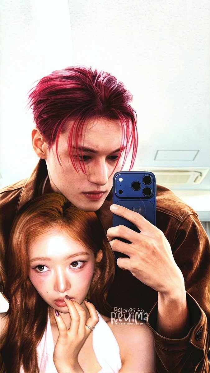 Reuimaa's tweet photo. A tweet from #Woonaoi today! 

Mirror selca sore ini 📸 niatnya si cowok mau pamer rambut barunya, tapi gak papa deh sekalian pamer pacar cantiknya 🤏🏻 https://t.co/tjO1V4FjNo