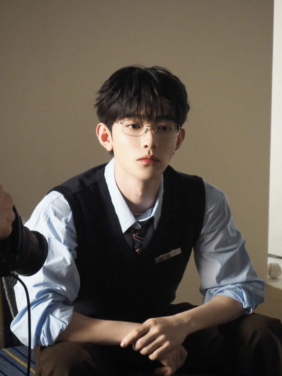 ZHANGHAOGLOBAL's tweet photo. [📸] 261003 — AND2BLE Weibo Update (1/3)

“🎹等你下课🩵”

🔗 https://t.co/7Si19ACUnf

#ZHANGHAO #장하오 #章昊 #ジャンハオ
#AND2BLE #앤더블 https://t.co/oYcEzxGAXH