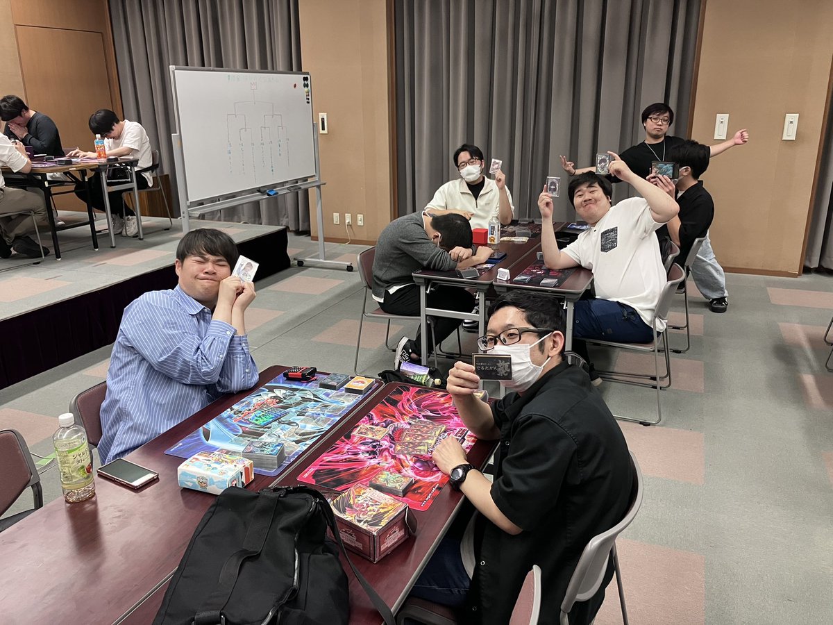 haino_cs's tweet photo. 第10回はいのCS(3人チーム戦)

決勝戦(左)
福山ランチ
vs
藤本組

3位決定戦(右)
キャリーされたい
vs
リベンジマッチ

クライマックスです🔥 https://t.co/pIqoq4eDkg