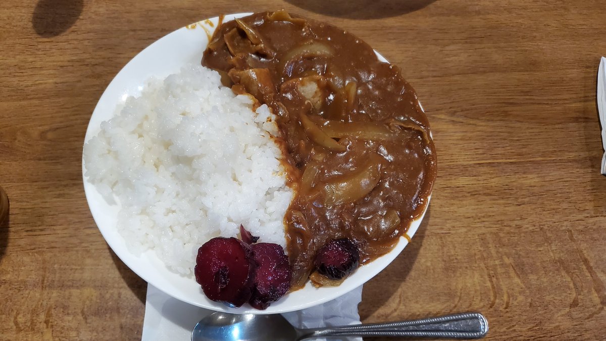 Infinity_diablo's tweet photo. 閉店一日前、晩御飯～🌃🍴
カレーライス🍛大盛り+餃子🥟戴きます🍴🙏✨ https://t.co/wRX3p77ad7