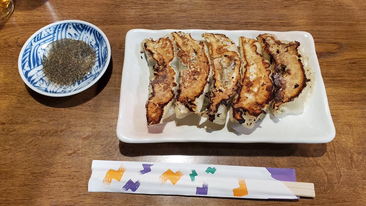 Infinity_diablo's tweet photo. 閉店一日前、晩御飯～🌃🍴
カレーライス🍛大盛り+餃子🥟戴きます🍴🙏✨ https://t.co/wRX3p77ad7