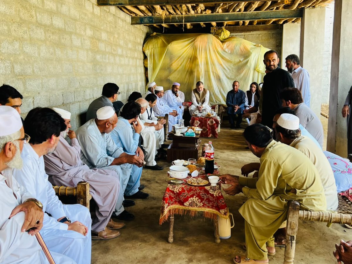 AftabSherpao's tweet photo. صوبائی چیئرمین سکندر حیات خان شیرپاؤ کے ہمراہ مرحوم اجمل خان کی رہائش گاہ آمد
اہلِ خانہ سے اظہار تعزیت و ہمدردی اور مرحوم کے ایصال ثواب کے لیے فاتحہ خوانی بھی کی
اس موقع پر جنرل سیکرٹری تاج خان، چیئرمین اصغر خان، ضلعی کنویئر جاوید حسین خان، امیر رحمان خان، حاجی غنی رحمان، سابق ناظم یحیٰ جان
مہمند ۔حاجی جھانزیب حان۔اور پارٹی کے دیگر مشیران و ذمہ داران بھی موجود تھے
#QWP #AftabSherpao #SikandarSherpao