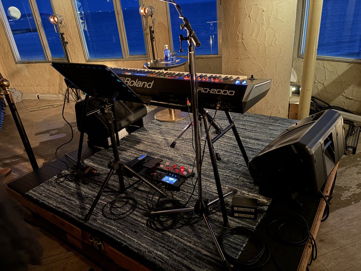 ShibuFunky44's tweet photo. 蒼山幸子弾き語りライブ、すごく良かった… 弾き語りはなぜか敬遠してたところがあったのだけど、座ってゆったり聴くのも良い。何よりロケーションが最高でした！ https://t.co/EpkbuXUVyP