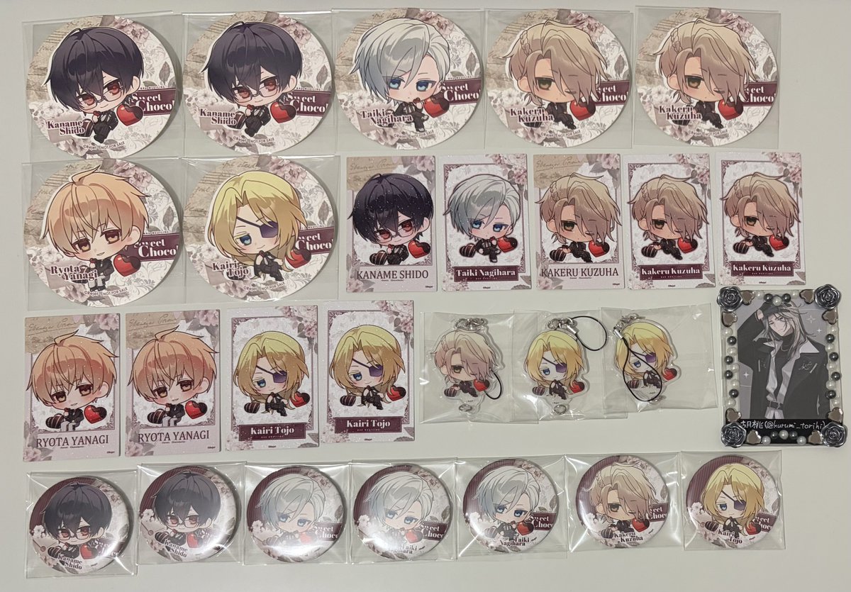 kurumi_torihi's tweet photo. 【交換】Rejet Galerie Blanche BAD MEDICINE バディスン Sweet Chocoholic

譲: 志奴、凪原、葛葉、柳、東條
①コースター
② ポラ風ラメカード ポラカ
③ アクリルストラップ
④缶バッジ

求:加修、②のみ柳、東條各1 （譲と違う絵柄のもの）

郵送3〜、キャラごと纏めて

【プロカ必読】 https://t.co/LAHTpDGEIp
