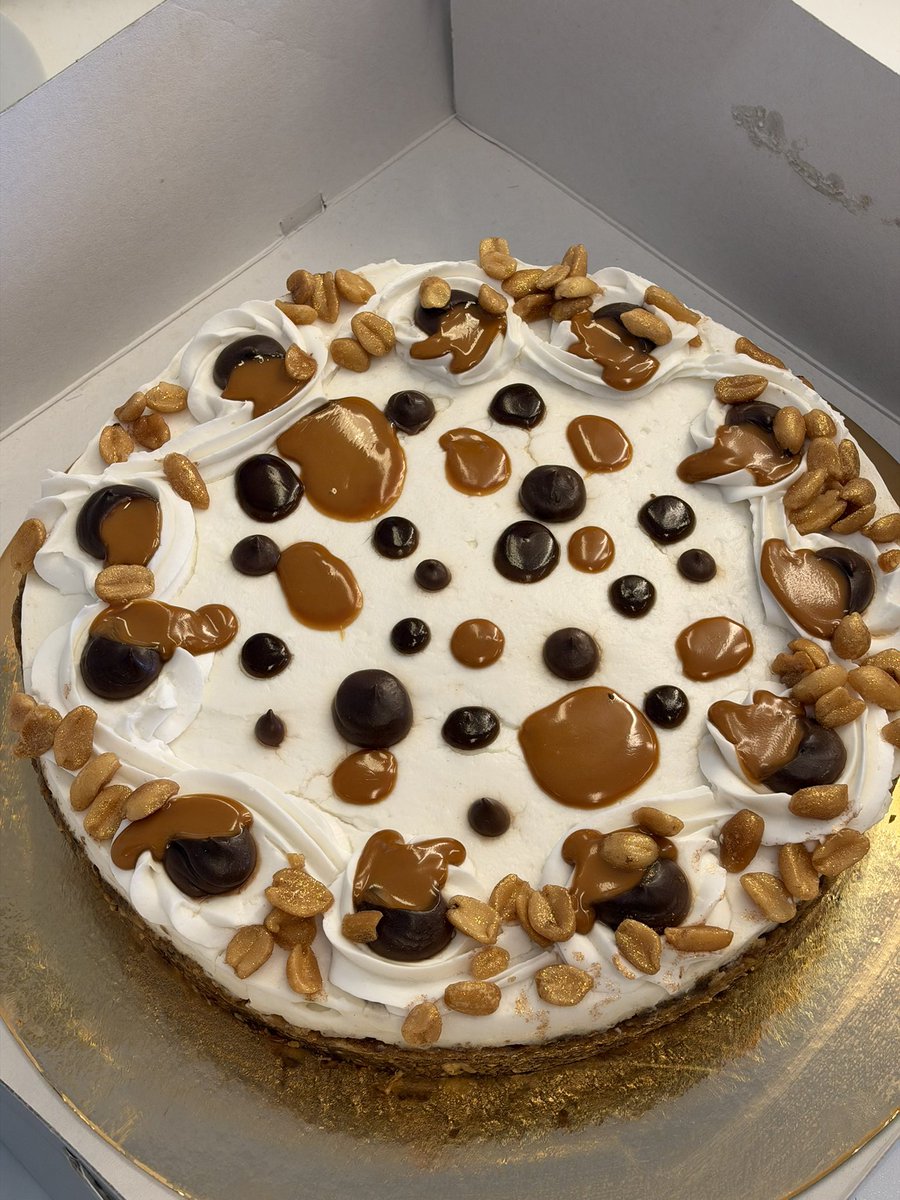 jj_rcp's tweet photo. อร่อยยย(ยังไม่ได้กิน!!) แต่กินหมดแน่🤩 พวกเราขอบคุณมากนะครับ🙏🏻🥳 @netsiraphop https://t.co/BPrhAE5osm
