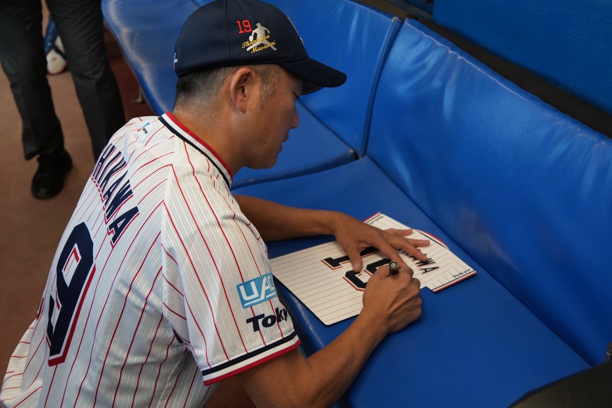 jingu_stadiumpr's tweet photo. 本日の東京六大学野球、第二試合で1塁側ベンチを使用した早稲田大学 #小宮山悟 監督から石川投手へ素敵なメッセージが✨

#東京六大学野球 #石川雅規 投手 #swallows #神宮球場 https://t.co/4rz6Io8L7Z