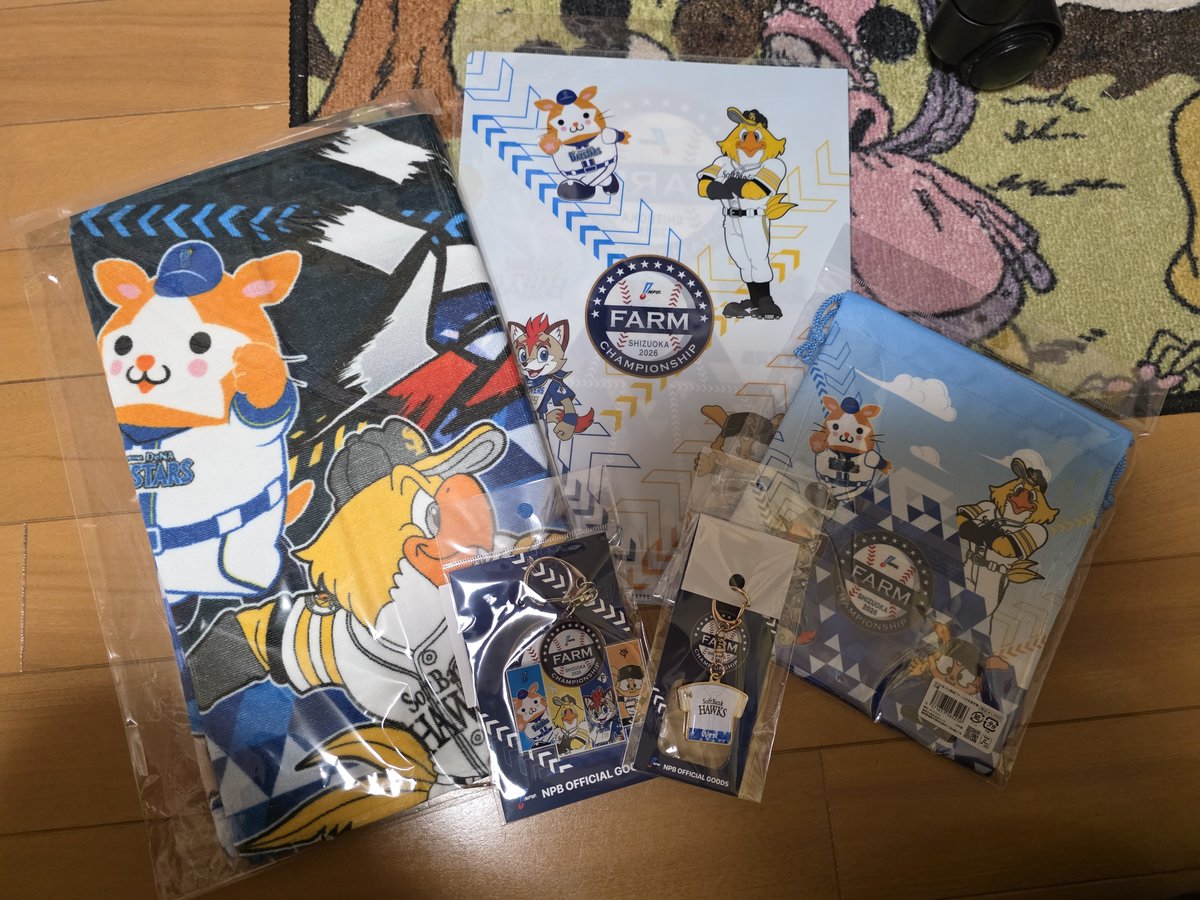 takamune13's tweet photo. タオルだけにしようと思ったのに…
ついつい買ってしまった(笑)
草薙球場なんて最近はプロの公式戦で
使われてないのに
まさかのファームで利用してくれるなんて😭
それよりもホークスがこっちに来るなんて
思ってもいなかったから
すぐにチケットポチった(笑) https://t.co/B6RZgUOSGA