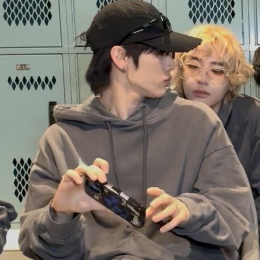 myungfourz's tweet photo. 🖤🤍 https://t.co/uy25QwgkHl