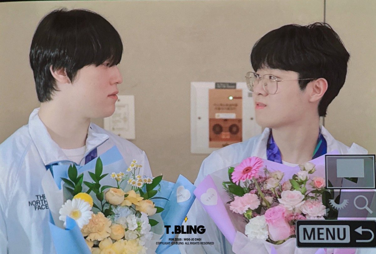 t_bling_zeus's tweet photo. 261003 금메달리스트 최우제 김건우
아 팀뚱스 개웃김
#김건우 #최우제 #팀뚱스 https://t.co/ncafUUvbrv