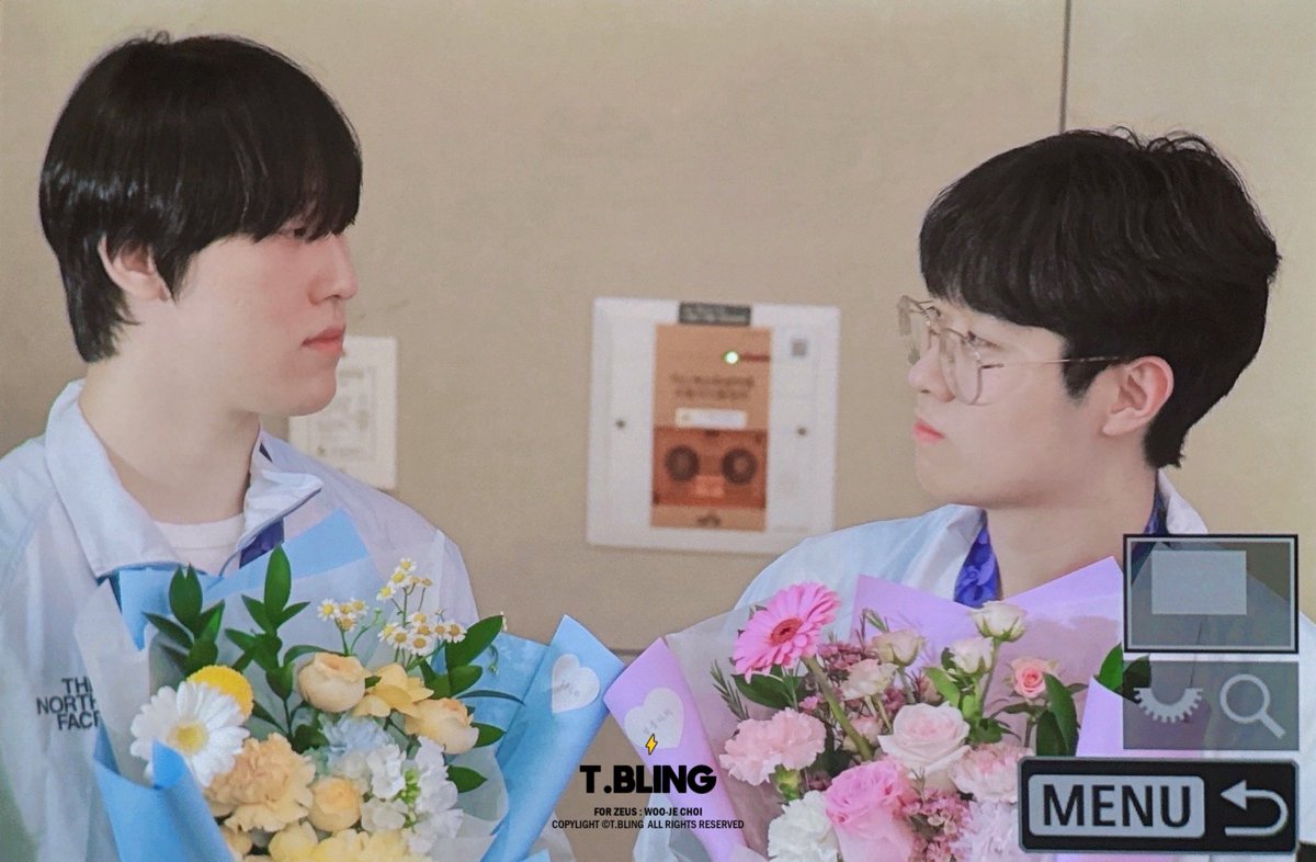 t_bling_zeus's tweet photo. 261003 금메달리스트 최우제 김건우
아 팀뚱스 개웃김
#김건우 #최우제 #팀뚱스 https://t.co/ncafUUvbrv