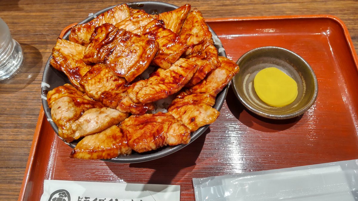 INA670131's tweet photo. 北海道にきたなら、ドライブインいとう「肉盛り豚丼」🤤 https://t.co/h0nYTTLEa0