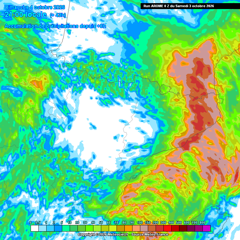 alexmegapc's tweet photo. ❌❌❌❌ Molta atenció a partir d'aquesta tarda, però sobretot durant la matinada i primeres hores del matí. Tornem a estar en una situació d'aiguats torrencials on alguns models ens posen acumulats que, fins i tot, podrien superar els 200 litres o més entre les comarques barcelonines i gironines. Serà, sobretot, a partir del vespre i la matinada de diumenge; les hores en què, si els models no fallen —i tots més o menys apunten en la mateixa direcció—, els aiguats poden ser tremendos.
Observeu en el mapa de ratxes de vent com dibuixa, just davant la costa central, un ull ciclònic amb vents molt forts i, per tant, vorticitat. Però l'interessant, per dir-ho d'alguna manera suau, i des del meu punt de vista el que li pot donar perill i aiguats molt i molt forts, és que en altura, a nivells mitjans i alts (850 i 500 hpa), tindrem petits nuclis càlids que donaran una força d'ascensió a l'aire càlid i humit molt i molt fort, com veieu en la xemeneia d'ascensió, amb aiguats fortíssims.
Resumint:
Matí: Ruixats al sud de Catalunya (plourà sobre mullat a l'extrem sud i a les comarques tarragonines).
A partir de la tarda: Xàfecs i tempestes des del mar cap a la costa que aniran agafant el prelitoral i que podran afectar qualsevol punt de Catalunya.
A partir del vespre, matinada i primeres hores del matí: Aiguats torrencials des de la costa central a la nord, entrant cap al prelitoral, amb acumulacions que podrien situar-se entre els 200 i els 300 litres. Una burrada. Tenim avisoso vermells meteocat i aemet. #meteo
