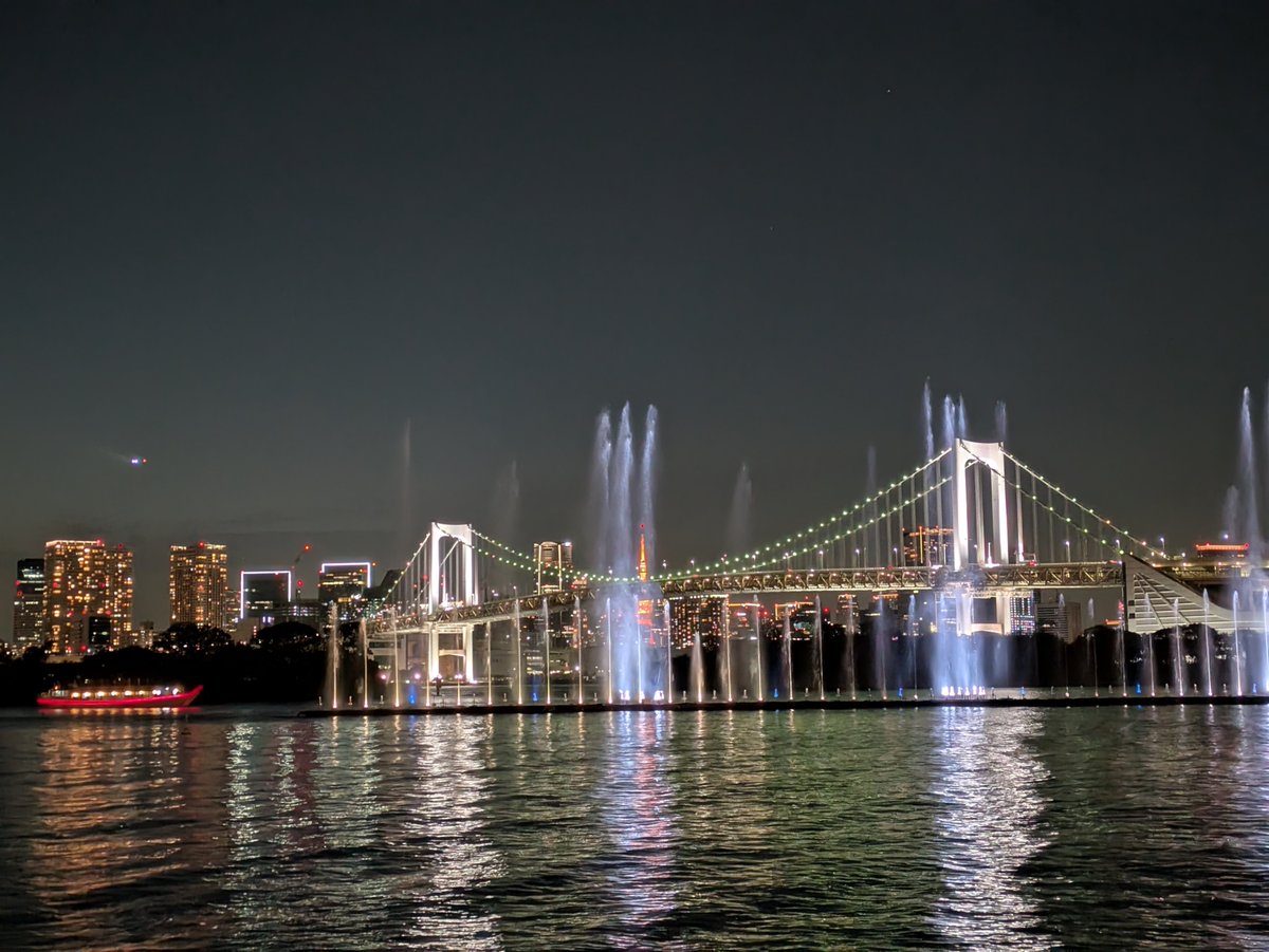daisukiSOGEON's tweet photo. レインボーブリッジ🌉と東京タワー🗼と飛行機✈️と屋形船🛶と噴水ショー⛲️の海辺✨️
#お台場 #NEXZ #NEX2Y🐾💙 https://t.co/T4y3b8vpUi