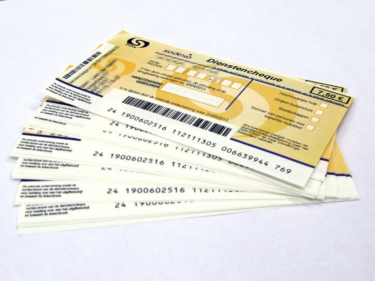 Mikel6011's tweet photo. Aan de klagers over de #dienstencheques heb er geen maar heb vandaag die 8 euro die ze per week meer zouden uitgeven al terug! WIT TIJGERBROOD 2,19 x 2 =4,38 KORTING 50% =2,20/ WIT VIERKANT BROOD 1,69 x 2 = 3,38 lidl Plus -0,50 KORTING 50% -1,44 euro,bij bakker 3 euro stuk! https://t.co/elU1ZRUsRk